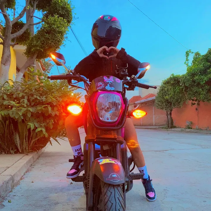 @chicaa_biker