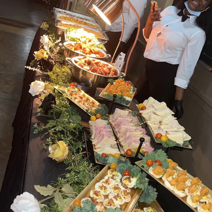 @daroyal3_catering