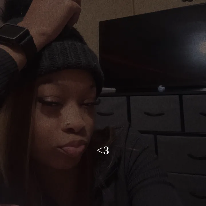 @_ms.h0lly_wood