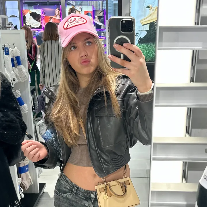 @dumb_blondddee