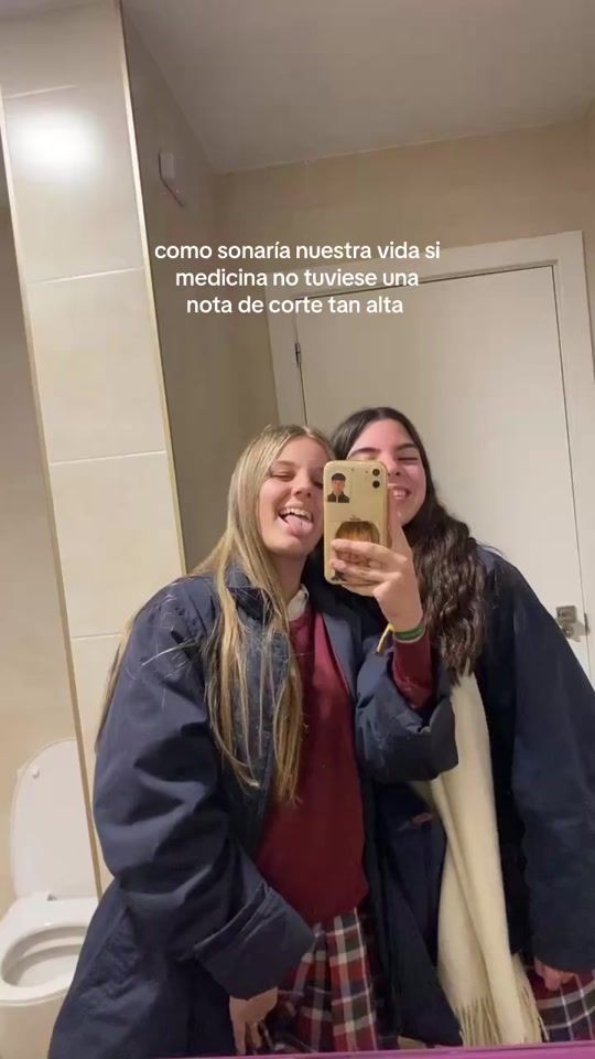 TikTok video thumbnail by elenitttaxx_