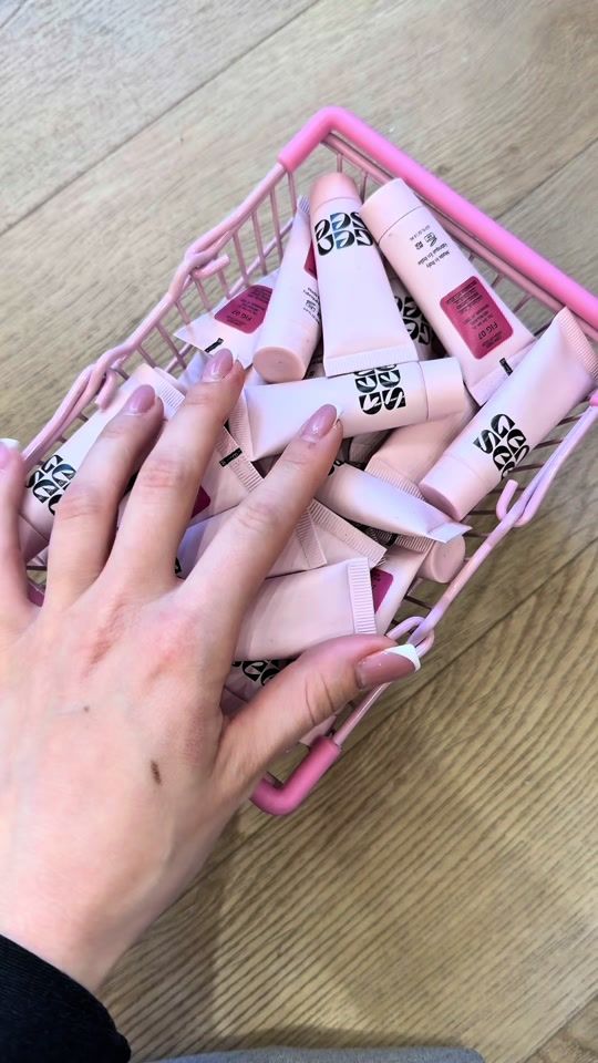 TikTok video thumbnail by cmcosmetics.outlet