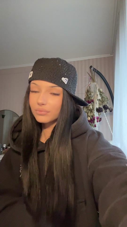 TikTok video thumbnail by _sarigolejova