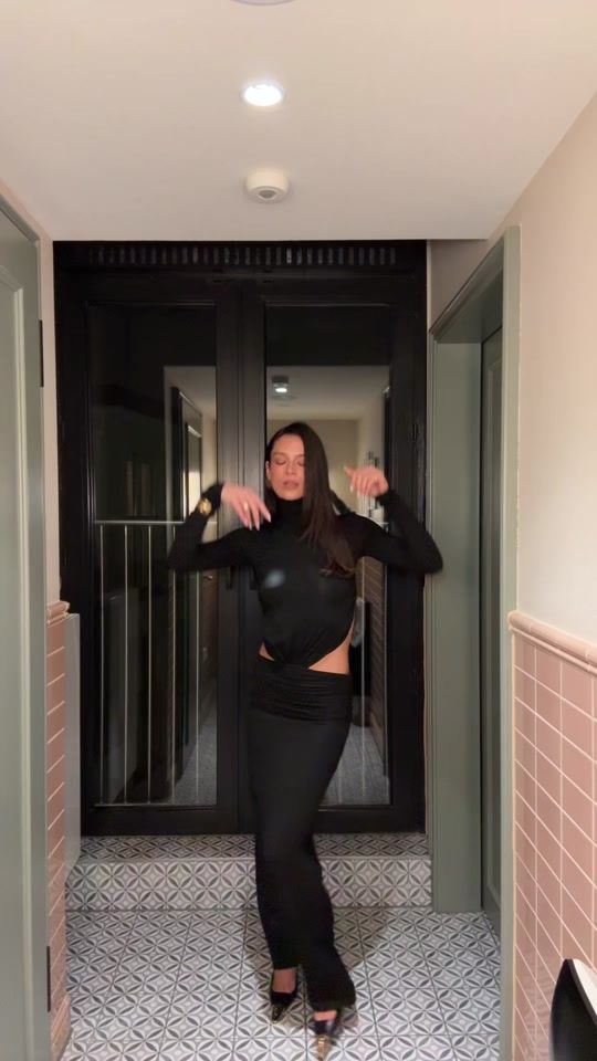 TikTok video thumbnail by amandaazoitei