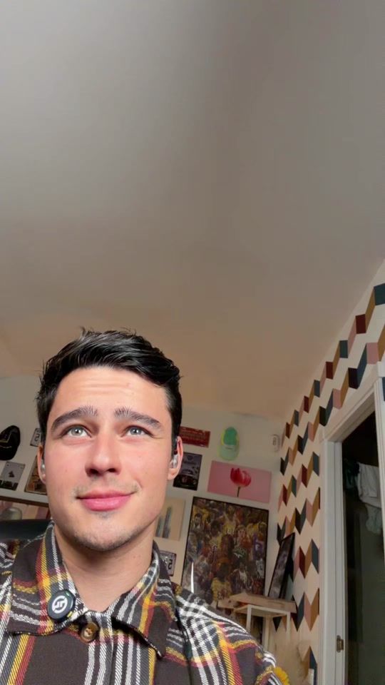 TikTok video thumbnail by gio.live2