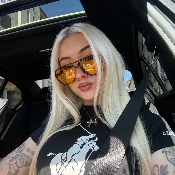 @yungmollyy