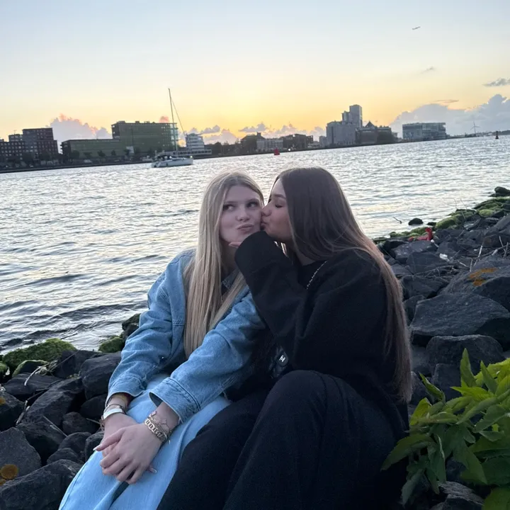 @julie.mzn