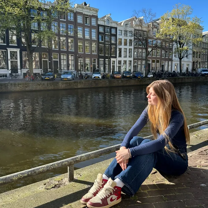 @louise.cij