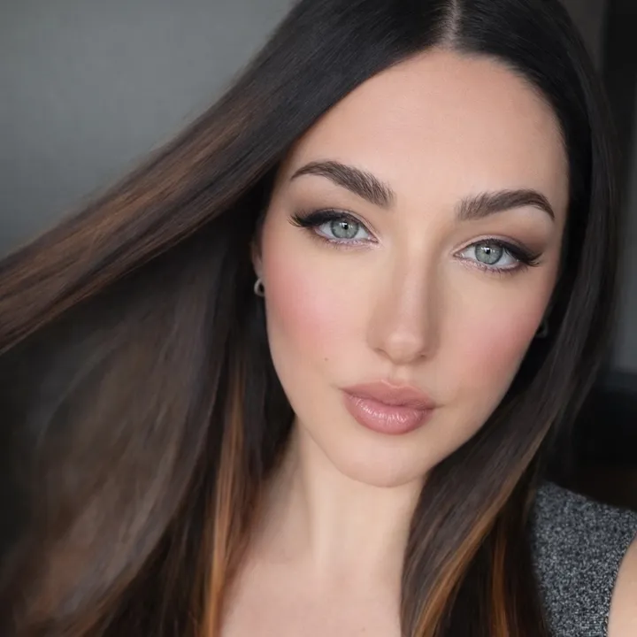 @alinavl_97