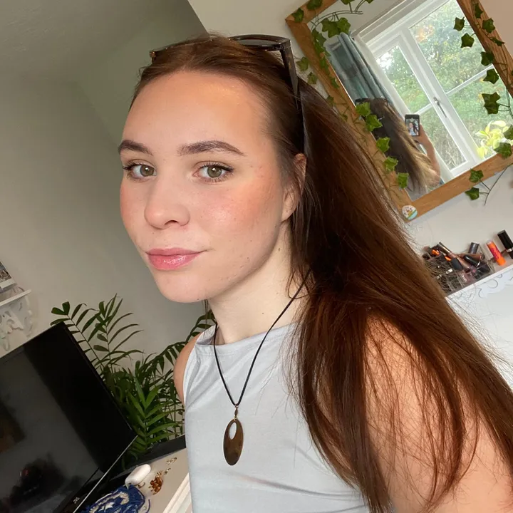 @x.chloehillx
