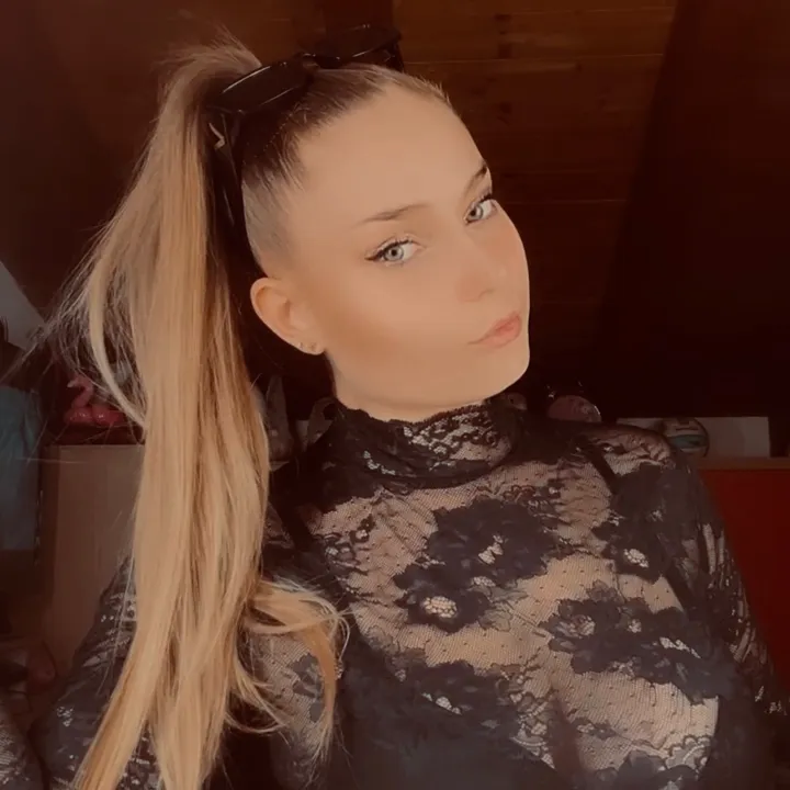 @_kendra19_