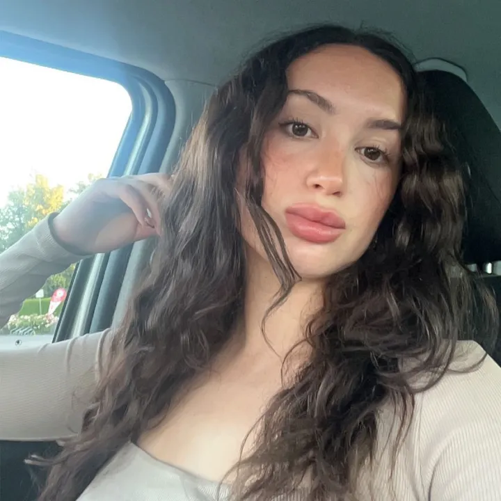 @nicoledve