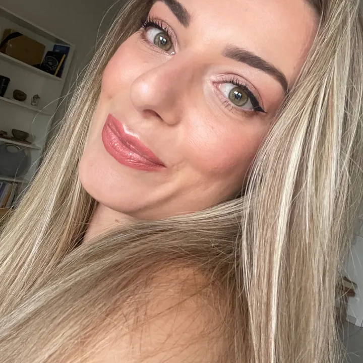 @lisamb___