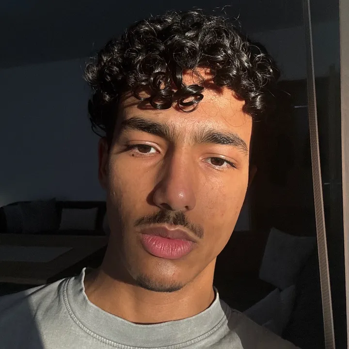 @user319847273