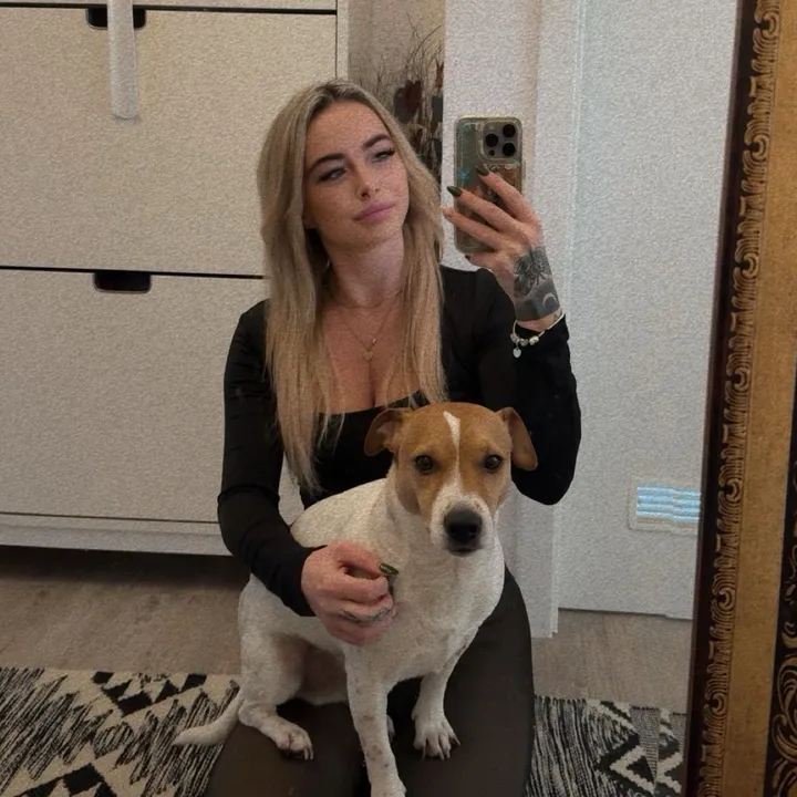 @elisatschr