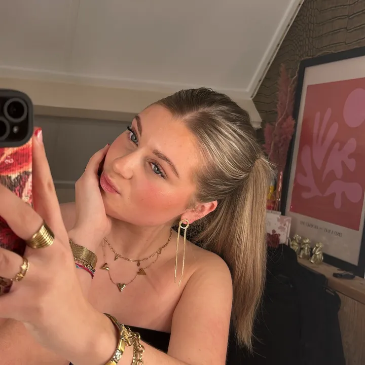 @tesskleverx