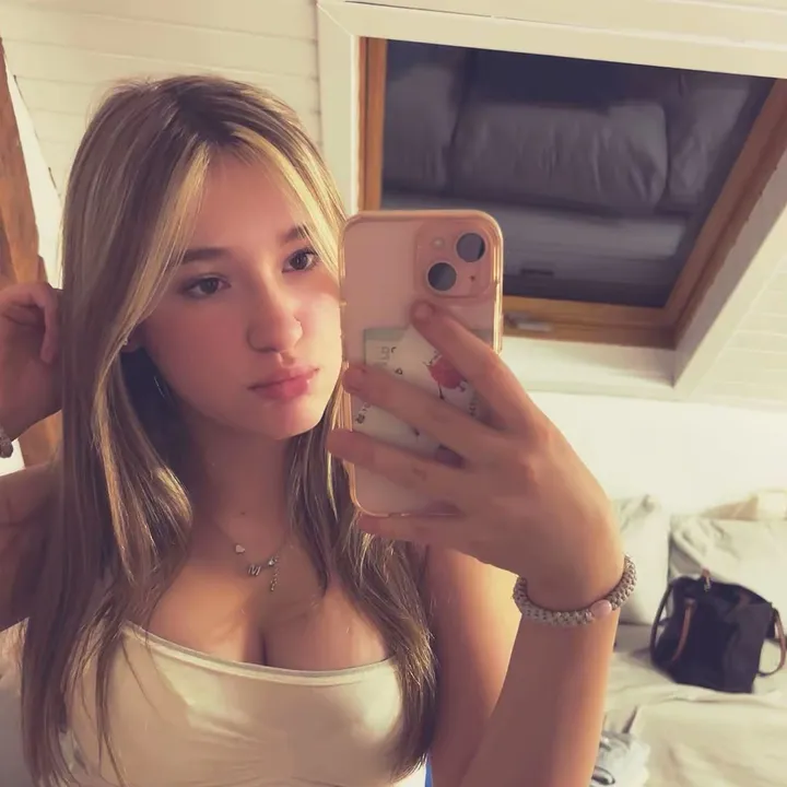 sarah_xms04