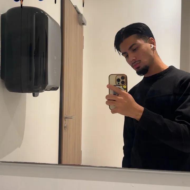 @7ydz3