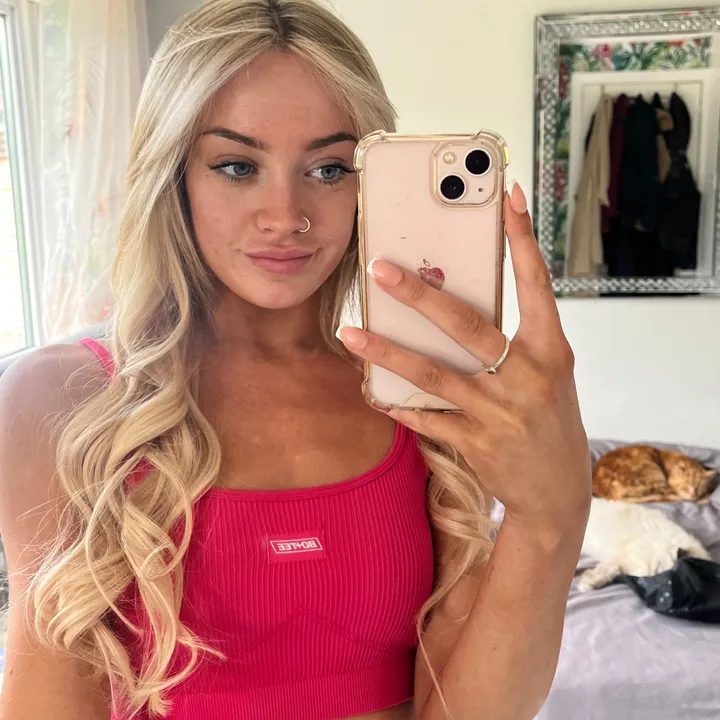 @chloeburton6