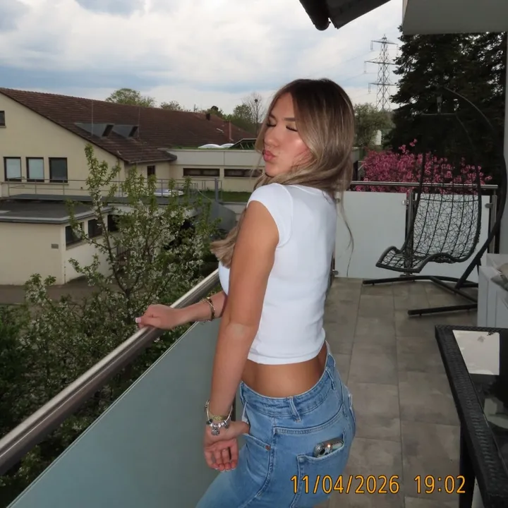 @elisaaara