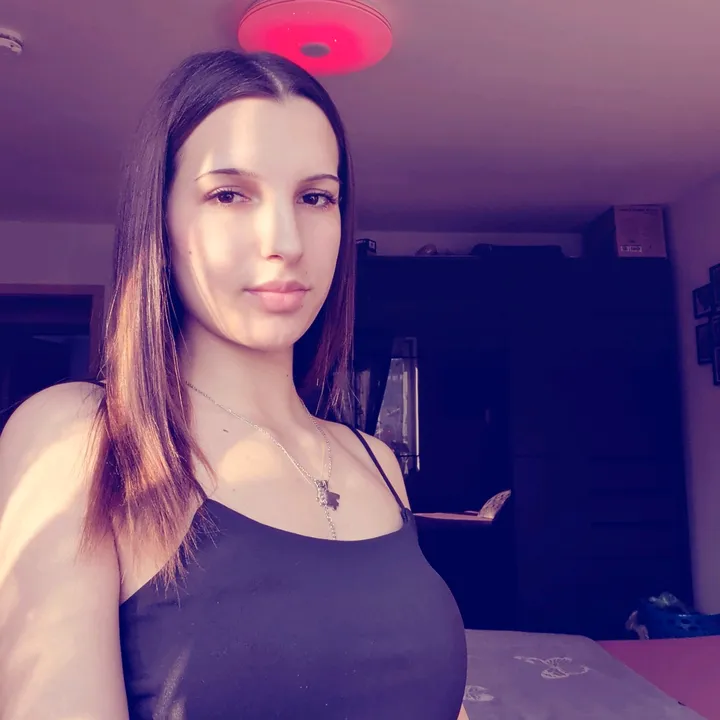 @ariana_16025
