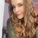 @corinaleon