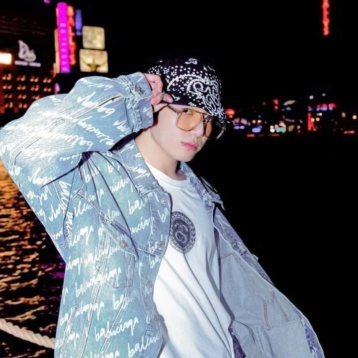 @jungkookluvrs