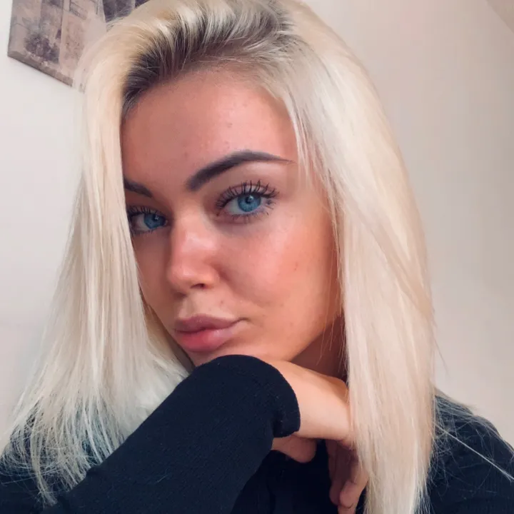 @blondinocka2002