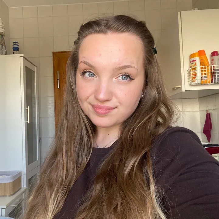 @zoeschreyer