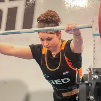 elise_powerlifts