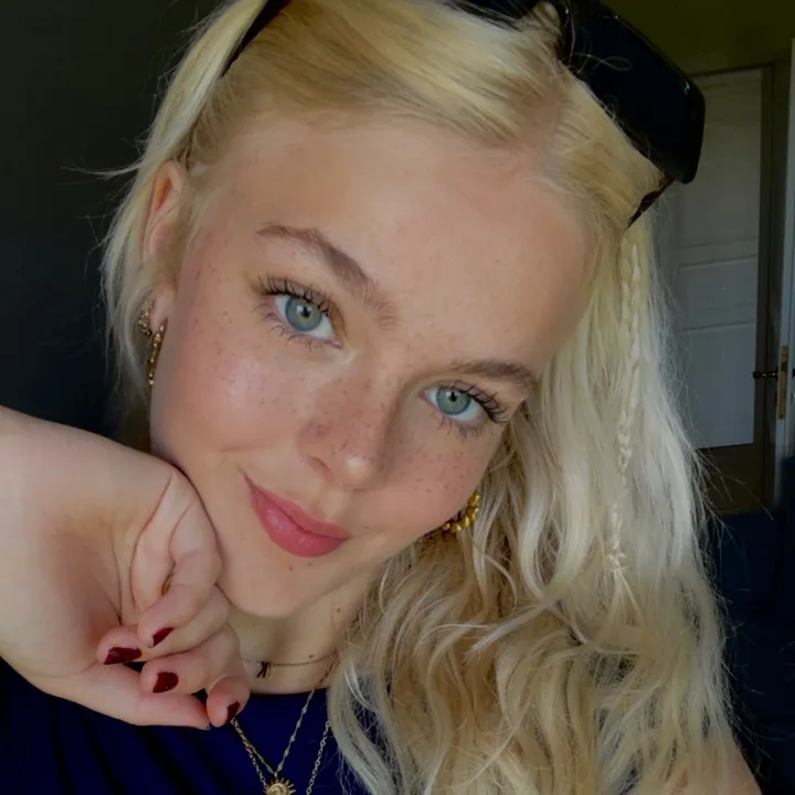 @lillyalinanoemii