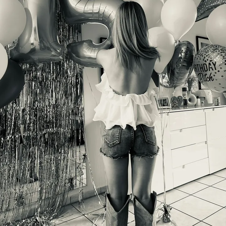 @zoeyhrrm