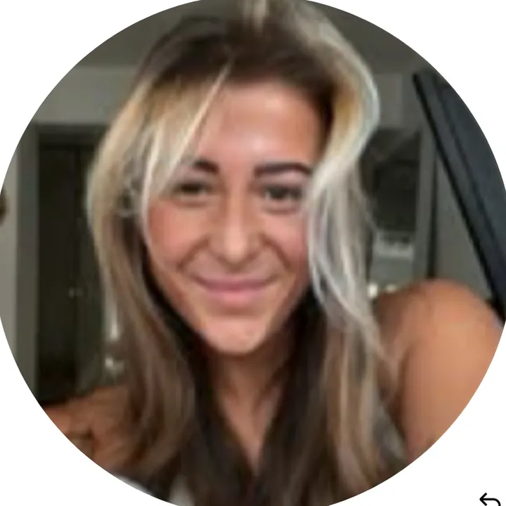 @moveswithmaci