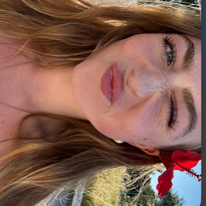 @nadiaaa2004