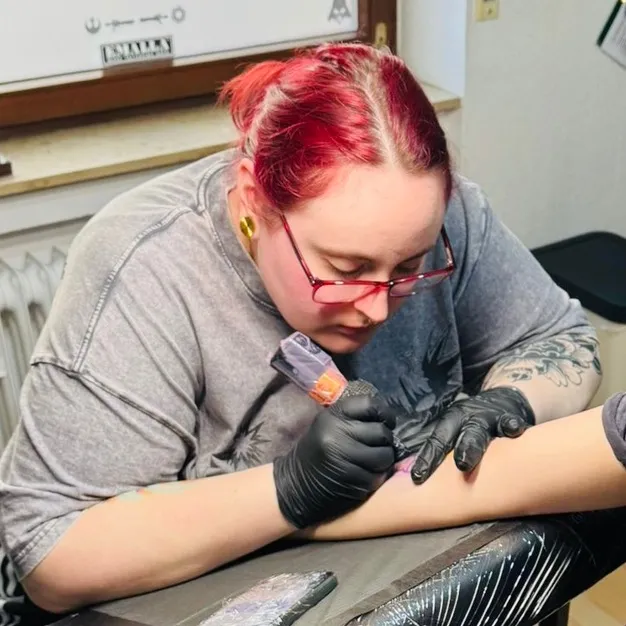 @liznerd_ink