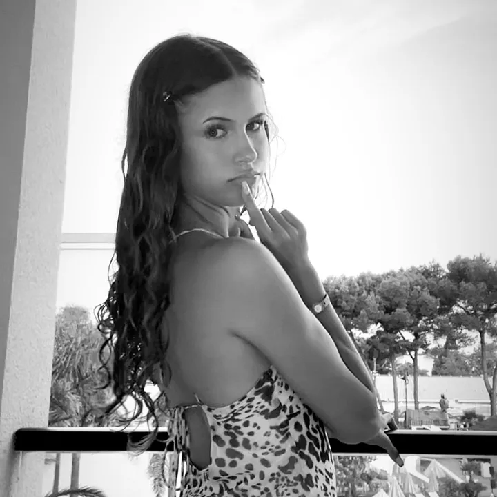paula.zoe_