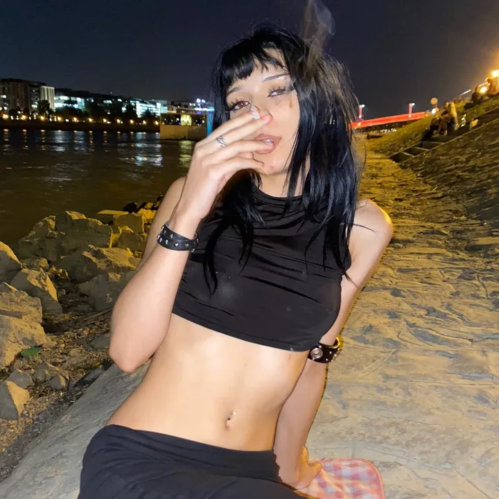 @tolvajmacskabella