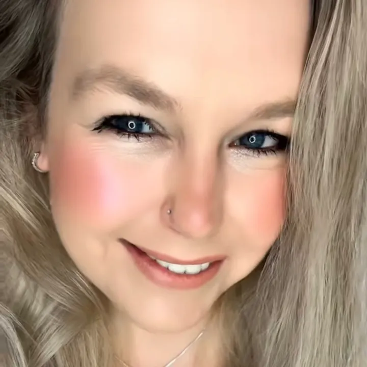 @jennifer.1.9.8.7