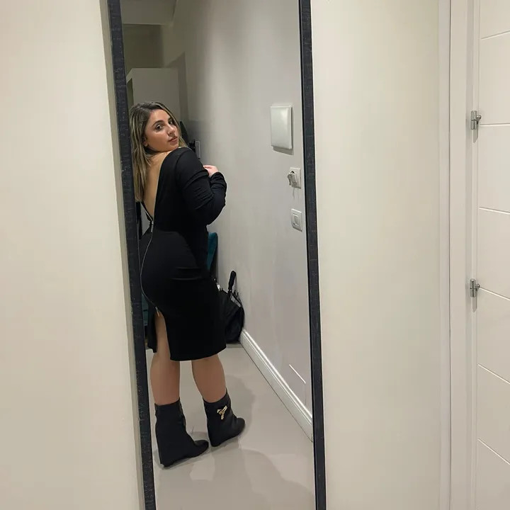 erika_izzo