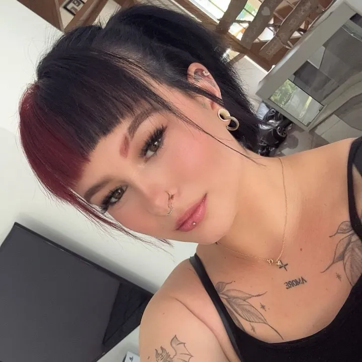 @selinaselzle