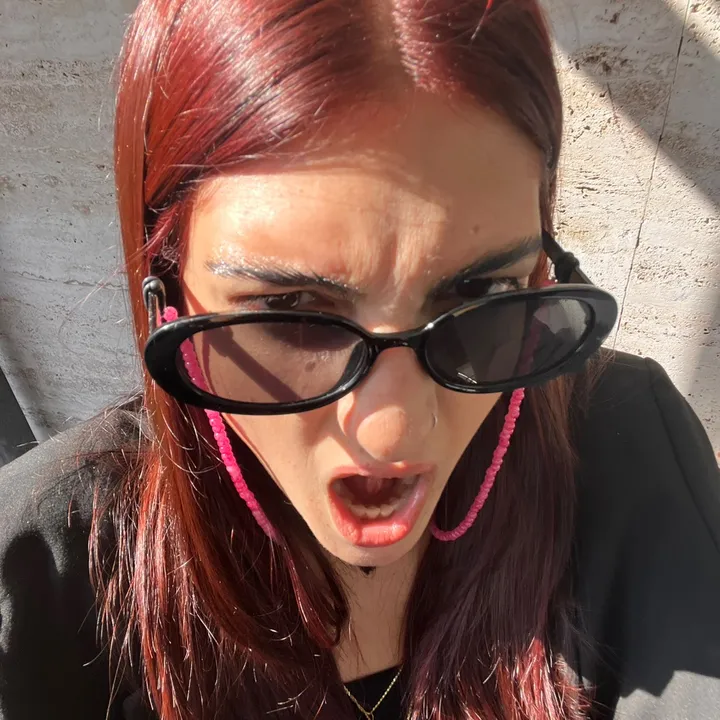 @viviolaam