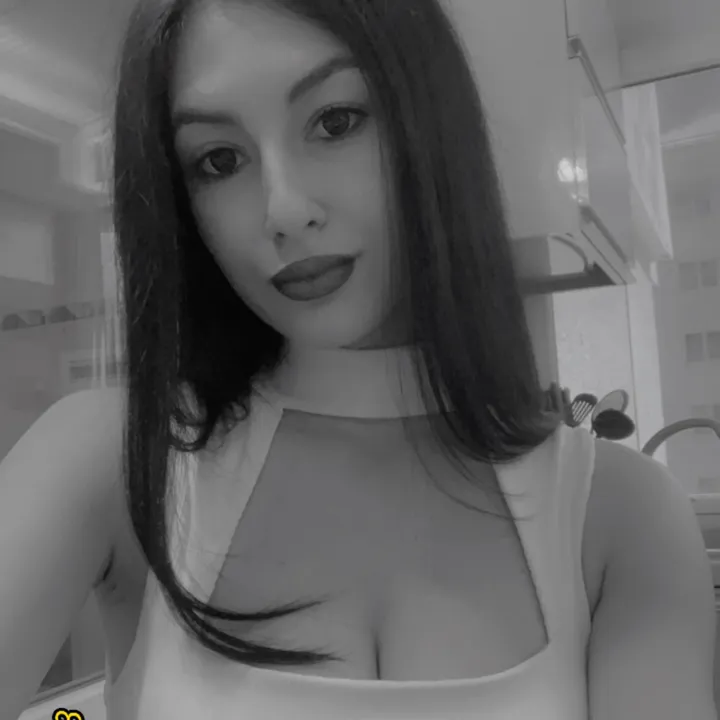 brunettebabe135