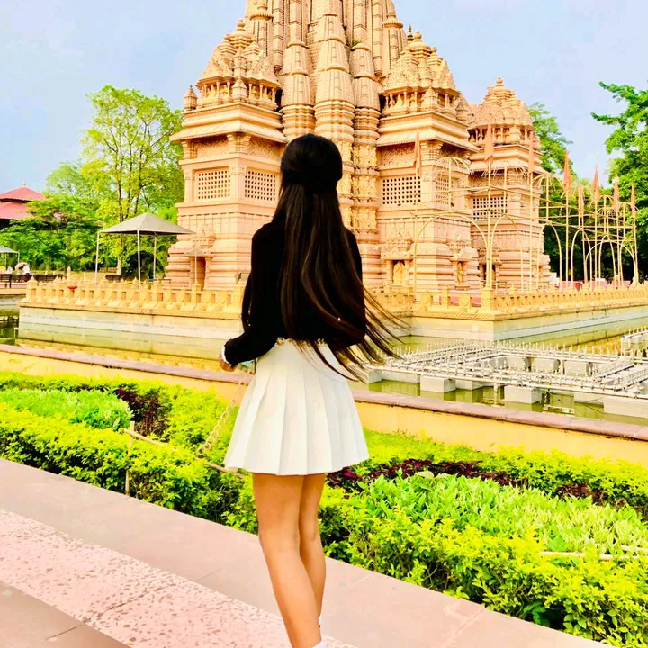 @razbncniharika