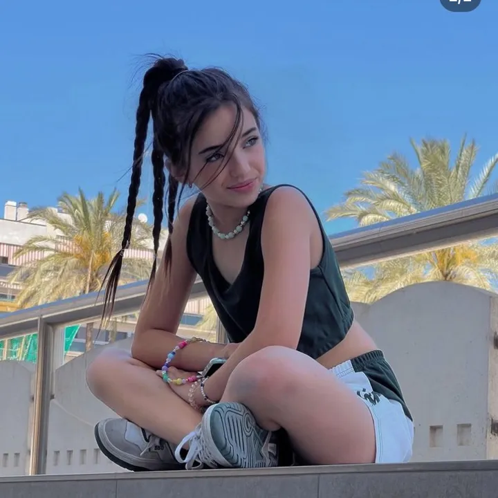 valeriaarebollo_