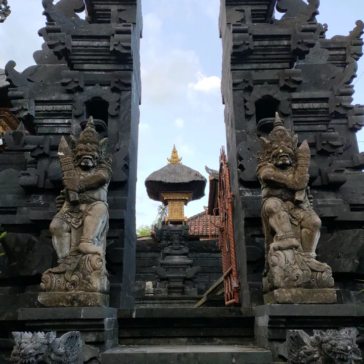 sarinaditemplenstatue