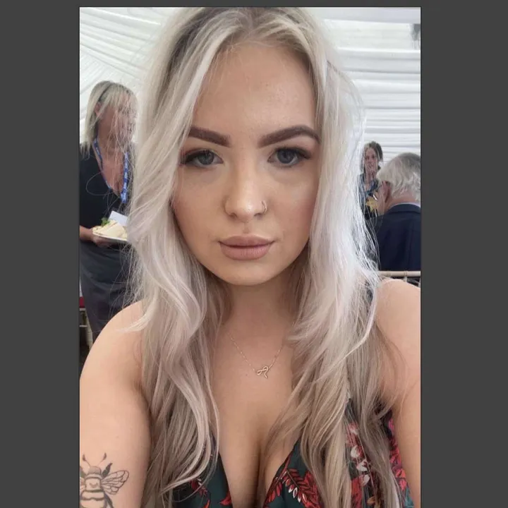 @elliegault1