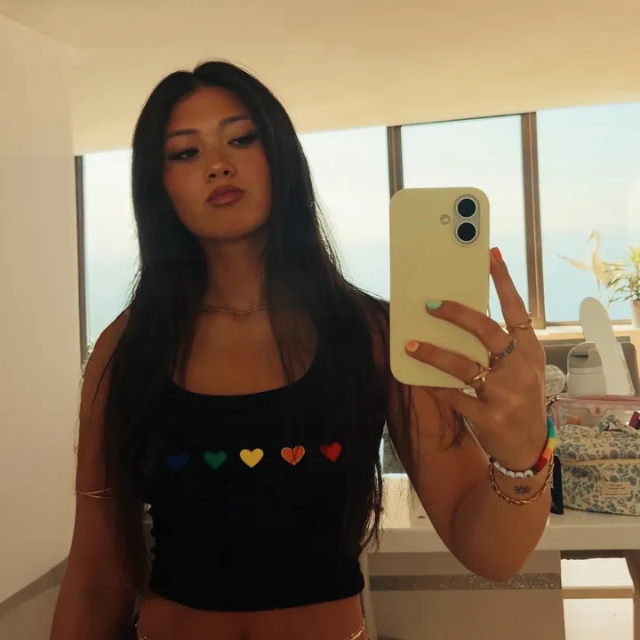 @olivialons_