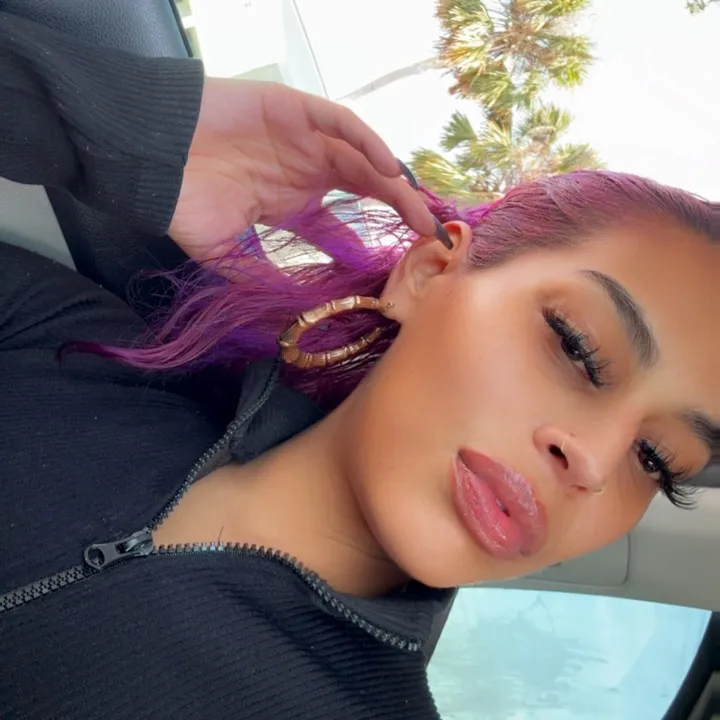 @purplehairbae