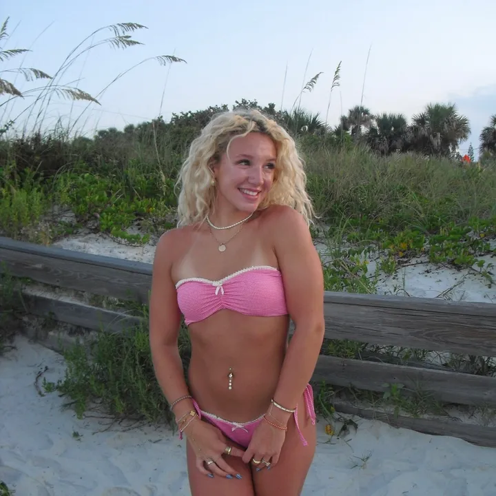 yourfavfakeblonde.com