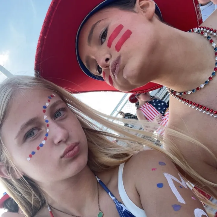 chloe.and.gabi1